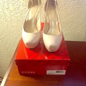 Guess Pumps